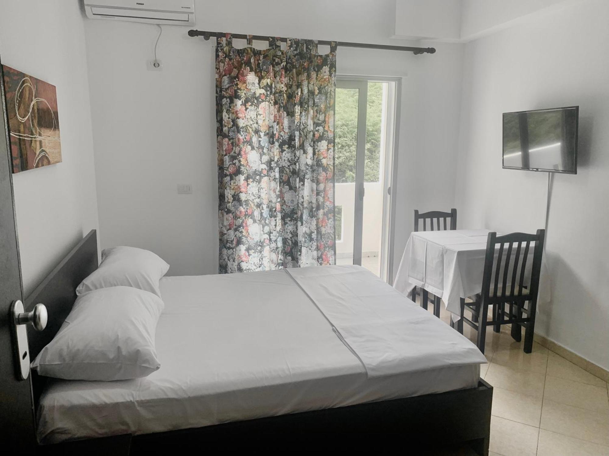 Julia Apartments Vlore Exterior photo